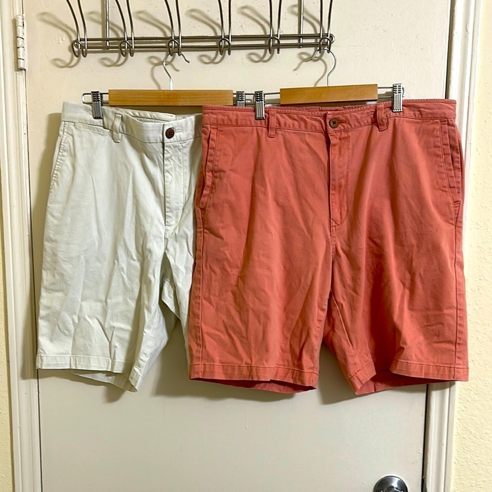 BUNDLE! Tommy Bahama Men’s Chino Shorts size 38‎